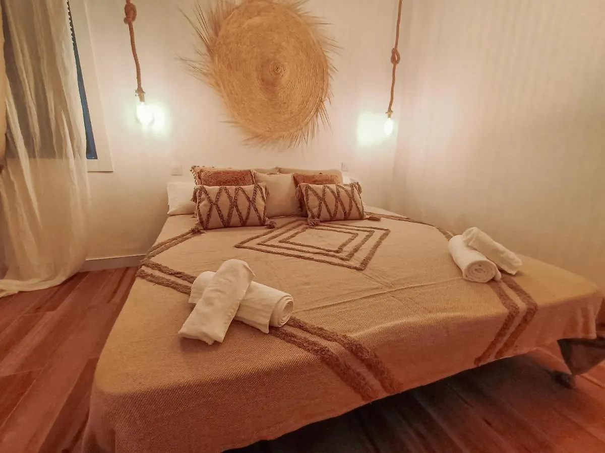 Chakra House Fuerteventura - Affordable Rooms In A Cozy Guesthouse Corralejo