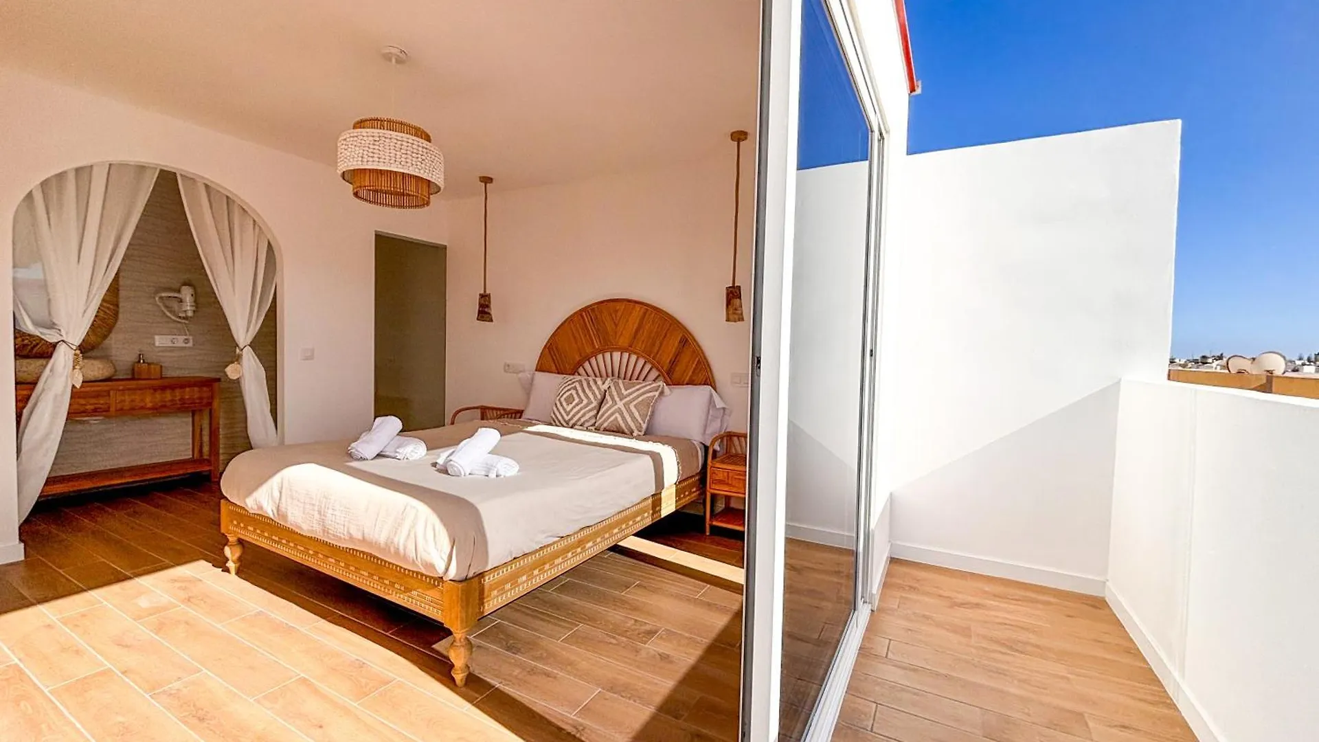 Guest house Chakra House Fuerteventura - Affordable Rooms In A Cozy Guesthouse Corralejo