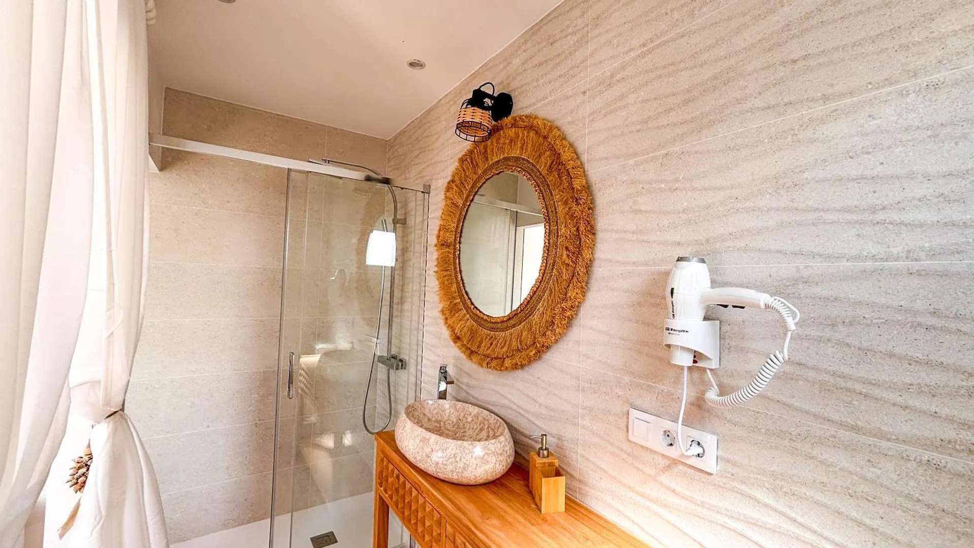 Chakra House Fuerteventura - Affordable Rooms In A Cozy Guesthouse Corralejo Spain
